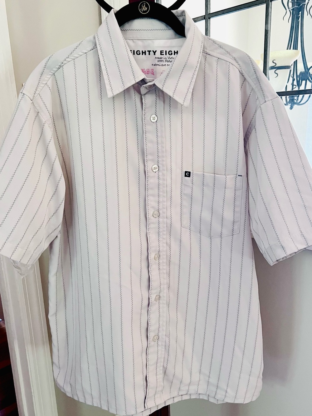 Eighty Eight Men’s Short-Sleeve Button-Up Shirt in Beige with Gray Stripes (M)